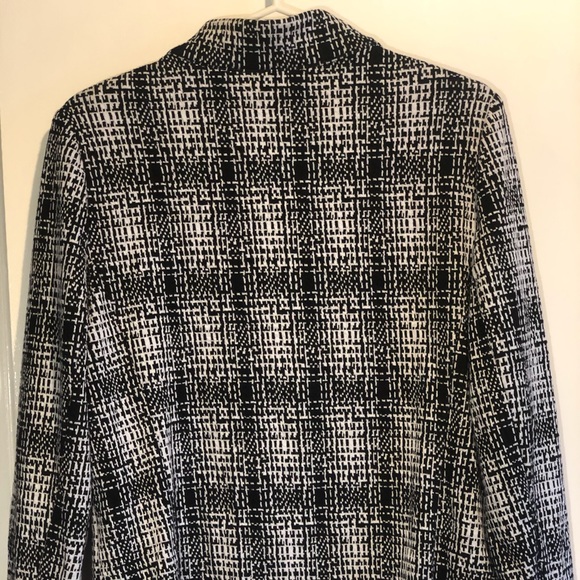 Stretchy & Soft Jacket 🎈2 for $15 🎈 - Picture 8 of 8